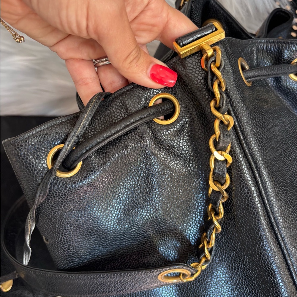 Authentic CHANEL perforated bucket black leather with pouch - Picture 6 of 15